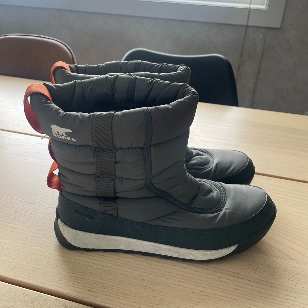 Sorel Kids Whitney II Puffy Mid Boots size 7, unisex kids winter boots Sorel 7’s
